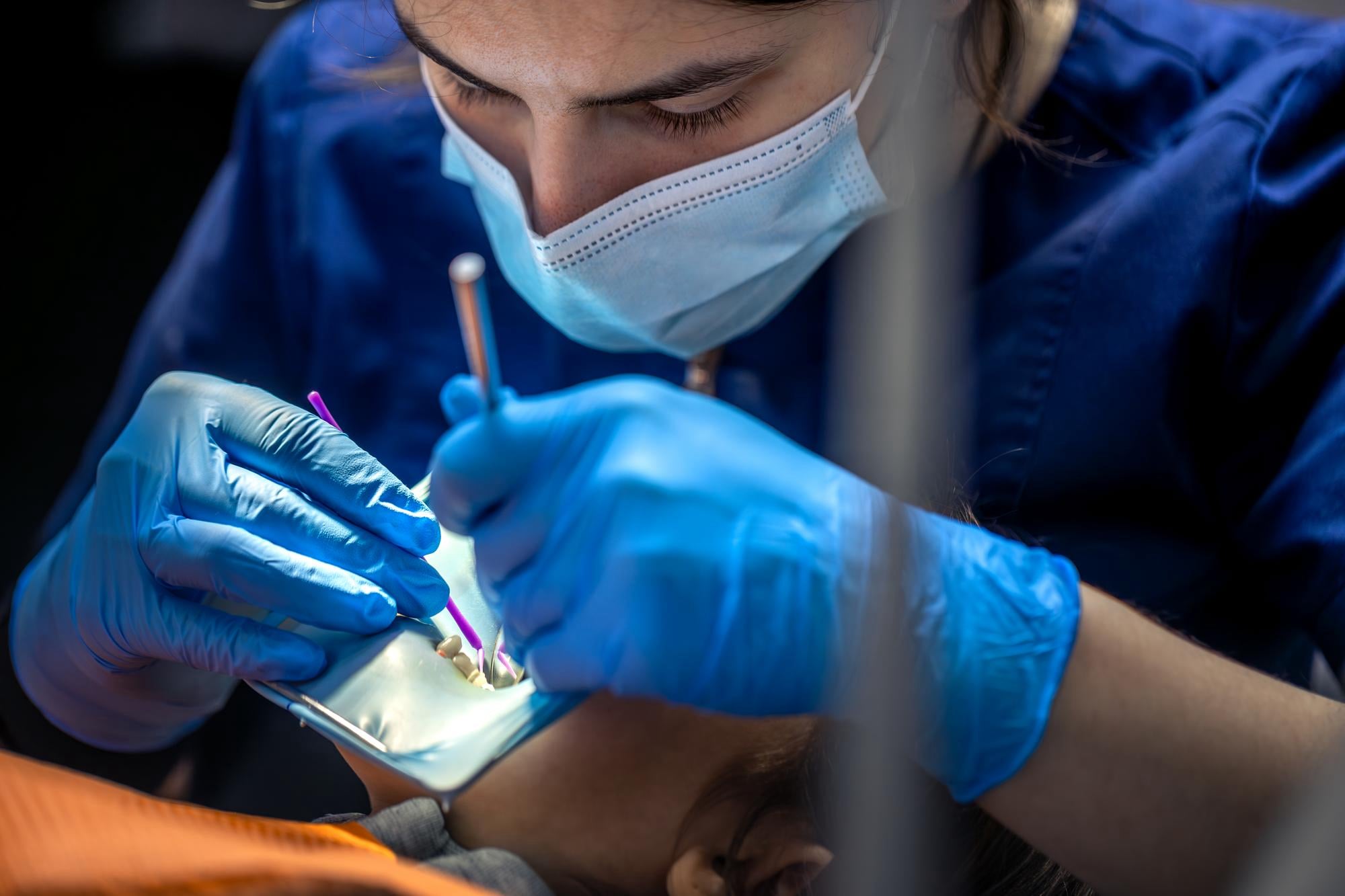 Stomatochirurgie | extrakce neboli trhání zubů  | Zubní ordinace Blankdent
